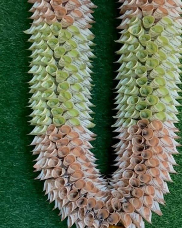 Currency-note garland with gold beadwork